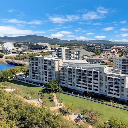 City Stadium Apartment On The Riverfront 38 Townsville Exterior photo
