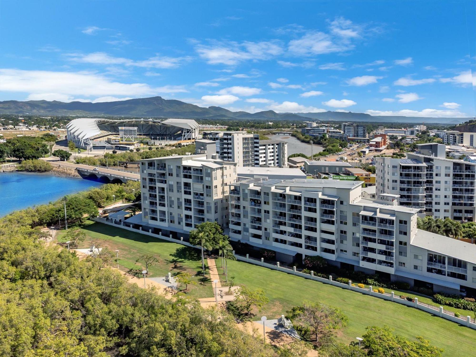 City Stadium Apartment On The Riverfront 38 Townsville Exterior photo